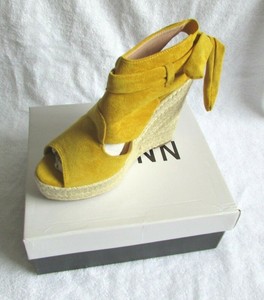 yellow wedges size