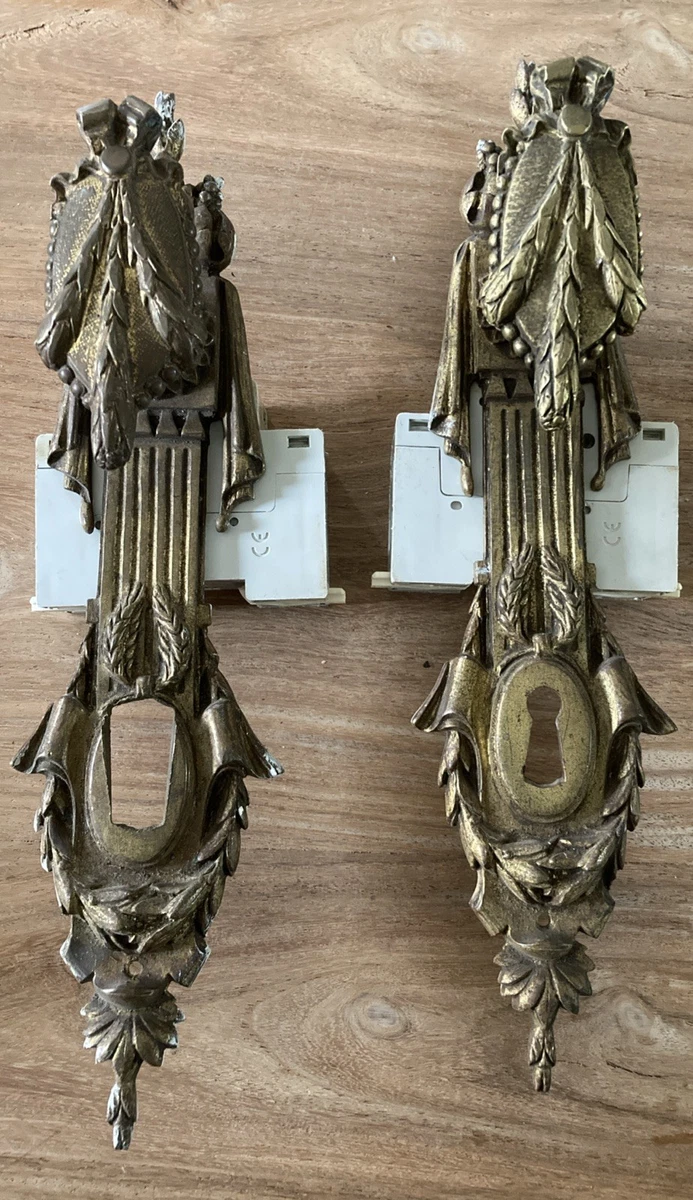 Deux Poignées De Porte En Laiton Doré à L'or Fin – Style Ancien – Neuves