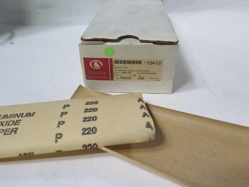 Carborundum Abrasivi Ossido di Alluminio Carta Aperta 3-2/3 x 9 220 Grana 10412 Nuovo - Foto 1 di 2