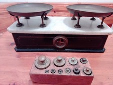 Bilancia vintage 'Cinque Chilog' in marmo, ottone, legno.