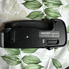 Neewer Battery Grip For Nikon D500 (MB-D17 Replacement) - UNTESTED