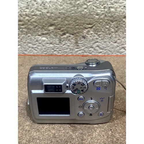 Nikon Coolpix E3200 Digital Camera Silver 1.5" LCD Compact 3.2MP Built-In Flash - Picture 7 of 19
