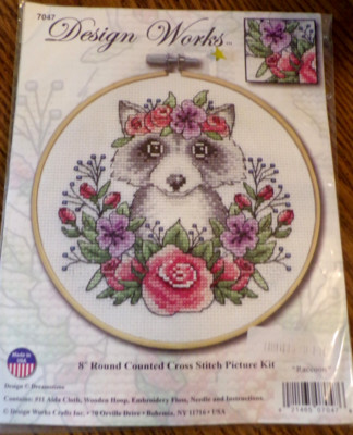 SU25 NEW DESIGN WORKS ''RACCOON'' #7047 8'' ROUND COUNTED CROSS STITCH KIT