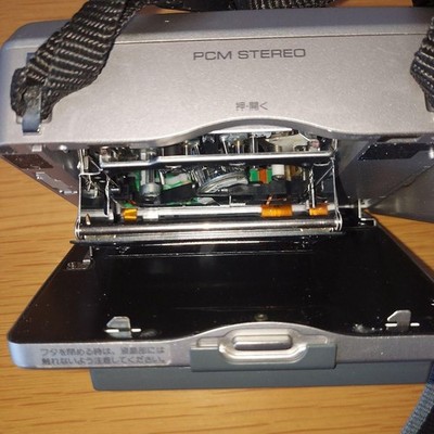 Sharp VL-DC3 LCD Video Camera with Accessories, Used, Very Good