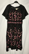 New Savanna Jane Midi Boho Dress Sz Medium Black Short Sleeve Embroidery Floral