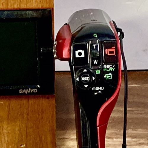 Sanyo Xacti CG 10 Dual Camera 10 Mega Photo & Videos Digital Camera No Charger - Picture 15 of 19