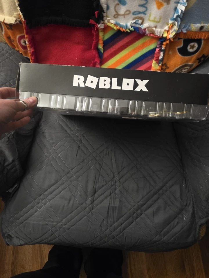 ROBLOX DUNGEON QUEST FUSION GOLIATH THROWDOWN 6 BONECOS DE AÇÃO 14 PEÇAS **NOVO** - Imagem 3 de 4