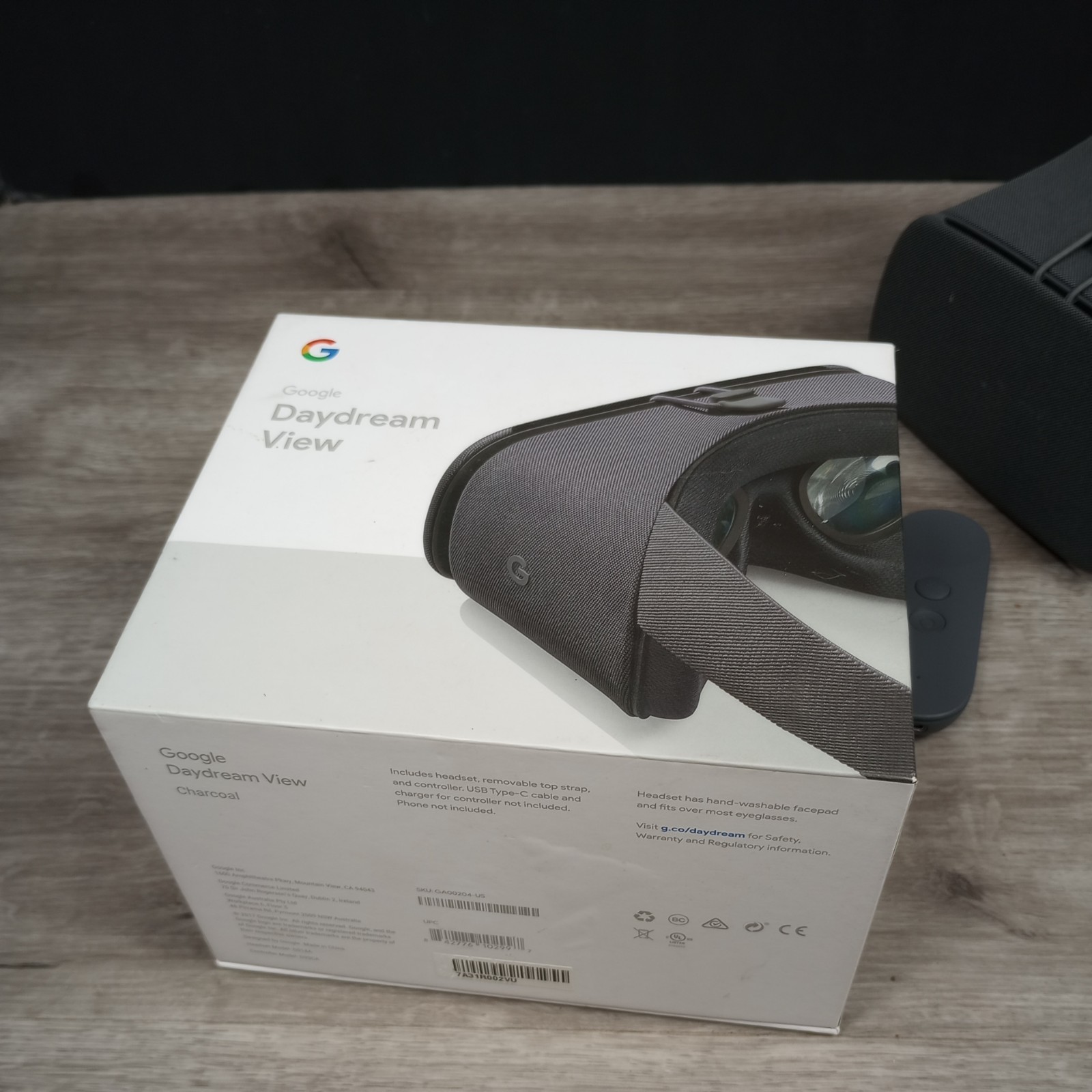 Google Daydream View Virtual Reality [VR] Headset Slate w/ Remote