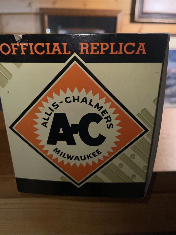 SpecCast 2001 National Toy Show Allis Chalmers Model "K" Crawler Tractor 1:16 - Image 3 of 4