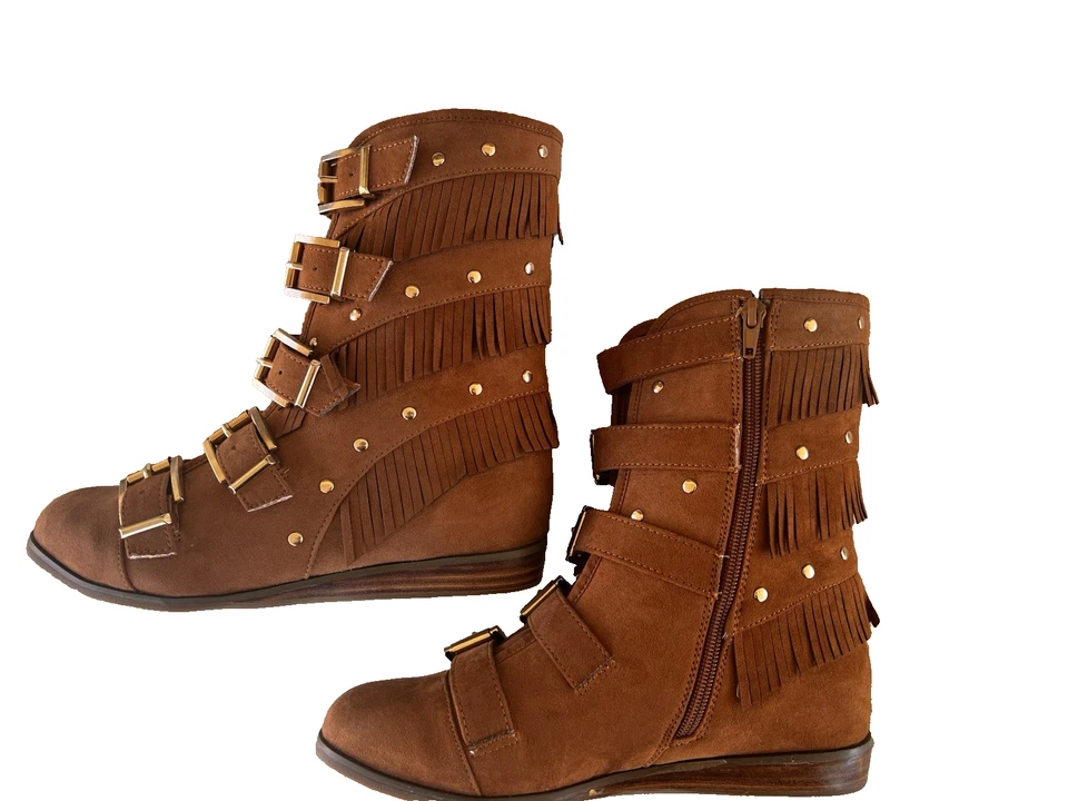 Joan Boyce Chestnut Brown Suede Fringe Moccasin Style Gold Buckle Boots Sz 6.5M - Image 2 of 4