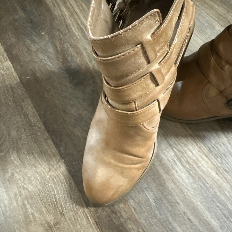 Женские Guess светло-коричневый кожаный пряжки ботинок, размер 8, имеет Suggs и недостатки - Изображение 3 из 4