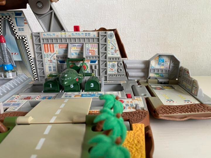 THUNDERBIRD Power Tech Tracy Island Secret Base Electronic Playset