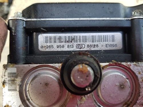 Subaru legacy 06-09 2.0 diesel ABS anti lock brakes pump and module 265950813 - Picture 3 of 3