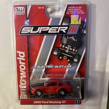 AUTO WORLD SUPER III 2005 FORD MUSTANG GT RED