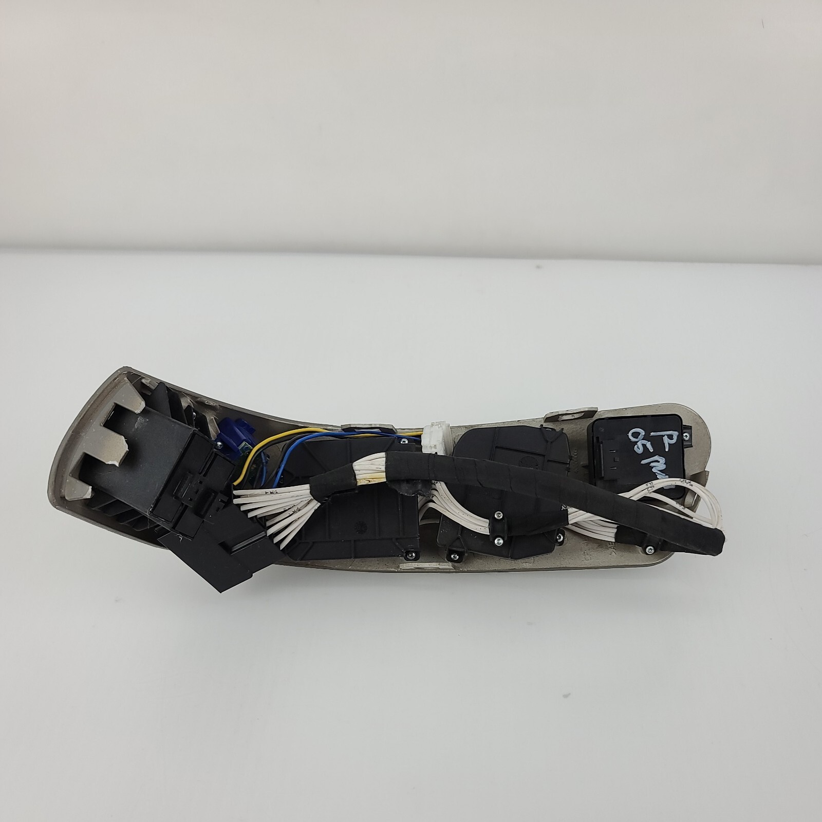Maserati Quattroporte 2003-2012 Front Right Seat control module Gray P/N 469556