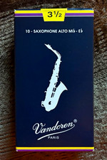 Vandoren Alto Saxophone Cane Reeds Strength 3 1/2, Box of 10 SR213
