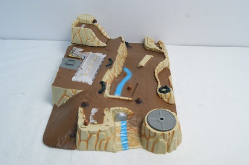 MICRO MACHINES Military WOLF RIDGE Battleground Military Toy BASE ONLY 1991 READ - Picture 7 of 9