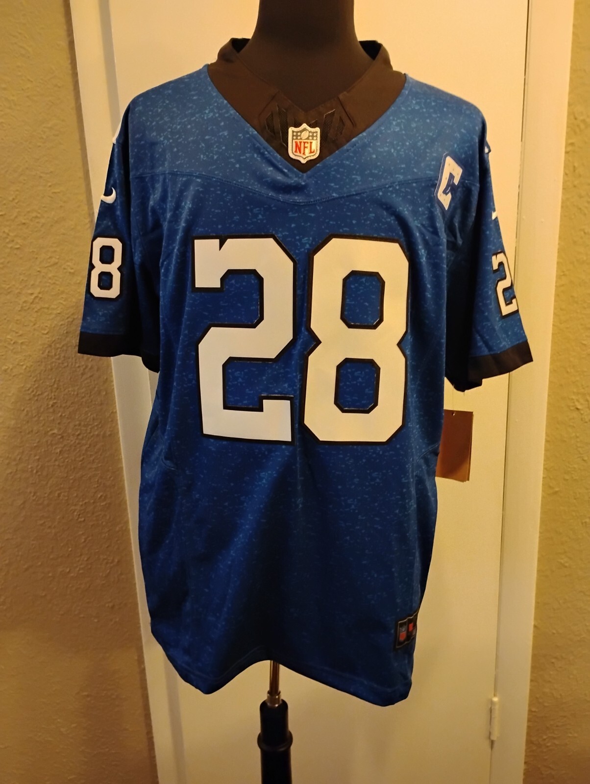 Picture 1 of 6