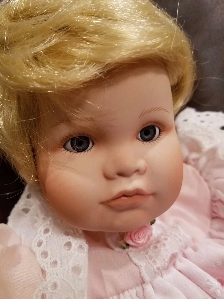 Muñeca victoriana de porcelana Phyllis Parkins "Little Jenny" 10" posición sentada Foto 4 de 4