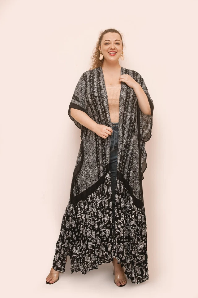 Maxi plumero kimono negro floral cachemir festival con volantes boho talla grande Foto 2 de 4