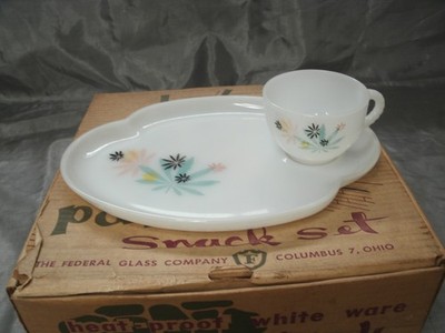 Vintage Federal ATOMIC FLOWERS Set of 4 Patio Snack Trays & Cup 8 pc Weed MIB 4