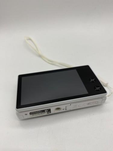 Samsung MV Series MV800 16.1MP Digital Camera - Black - Picture 6 of 9
