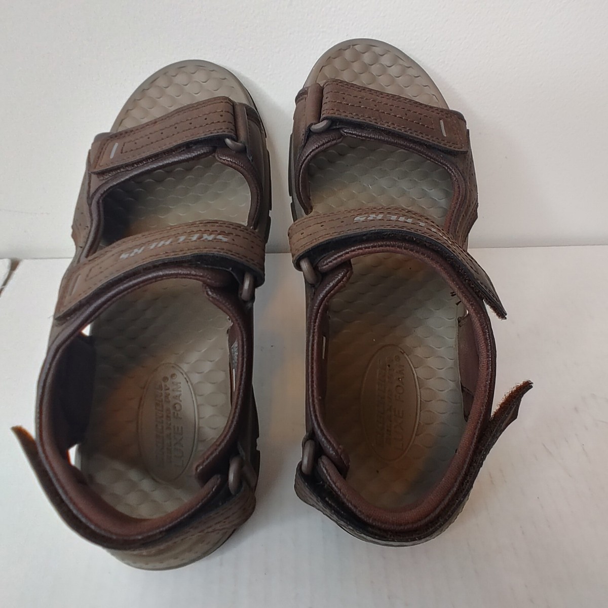 Skechers Mens Size 10 Brown Sandals Relaxed Fit Luxe Foam  display picture 2