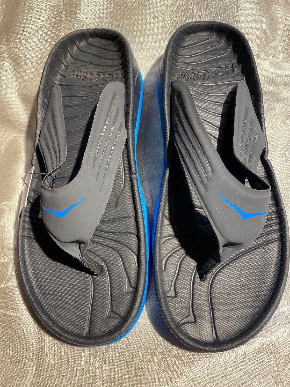 hoka one one ora recovery flip