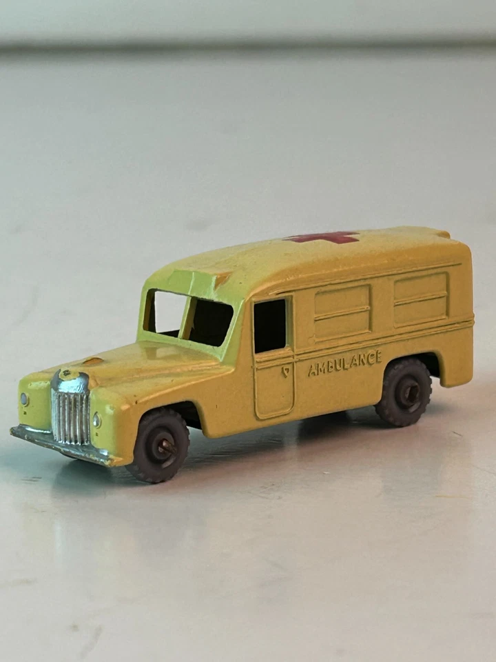 Rueda Matchbox Gris Nº Ambulancia Daimler 14, ruedas de plástico Foto 2 de 4