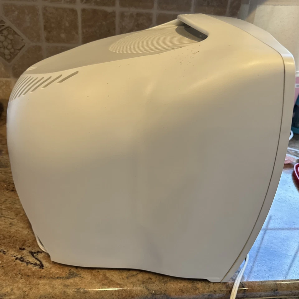 RCA 13" TV ColorTrak E13334WH Retro Gaming CRT TV White No Remote - Tested       - Image 4 of 4