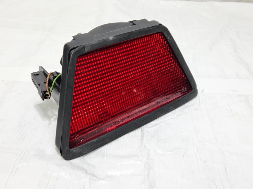 Tercera luz de freno central trasera BMW Serie 8 E31 840ci 1996-1999 OEM Foto 2 de 4