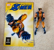 MARVEL LEGENDS (2005 Apocalypse BAF Series) -- WOLVERINE AF-- Loose with Comic