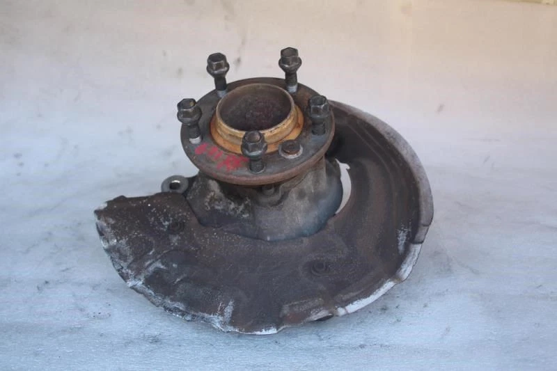 2008 BMW 135i RIGHT PASSENGER SIDE FRONT SPINDLE KNUCKLE HUB - Image 3 of 4