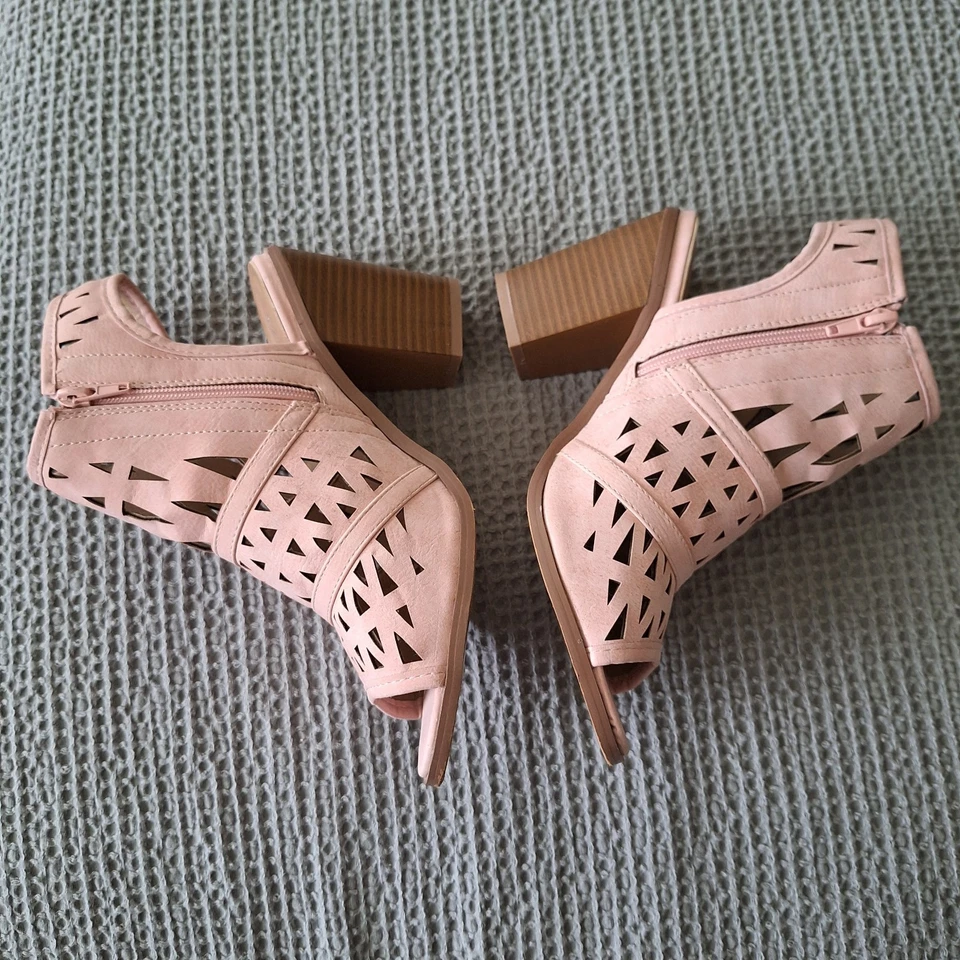 Soho 女孩露趾粉色蒂芙尼 2 块跟三角镂空女式 10 码 — 第 4/4 张图片