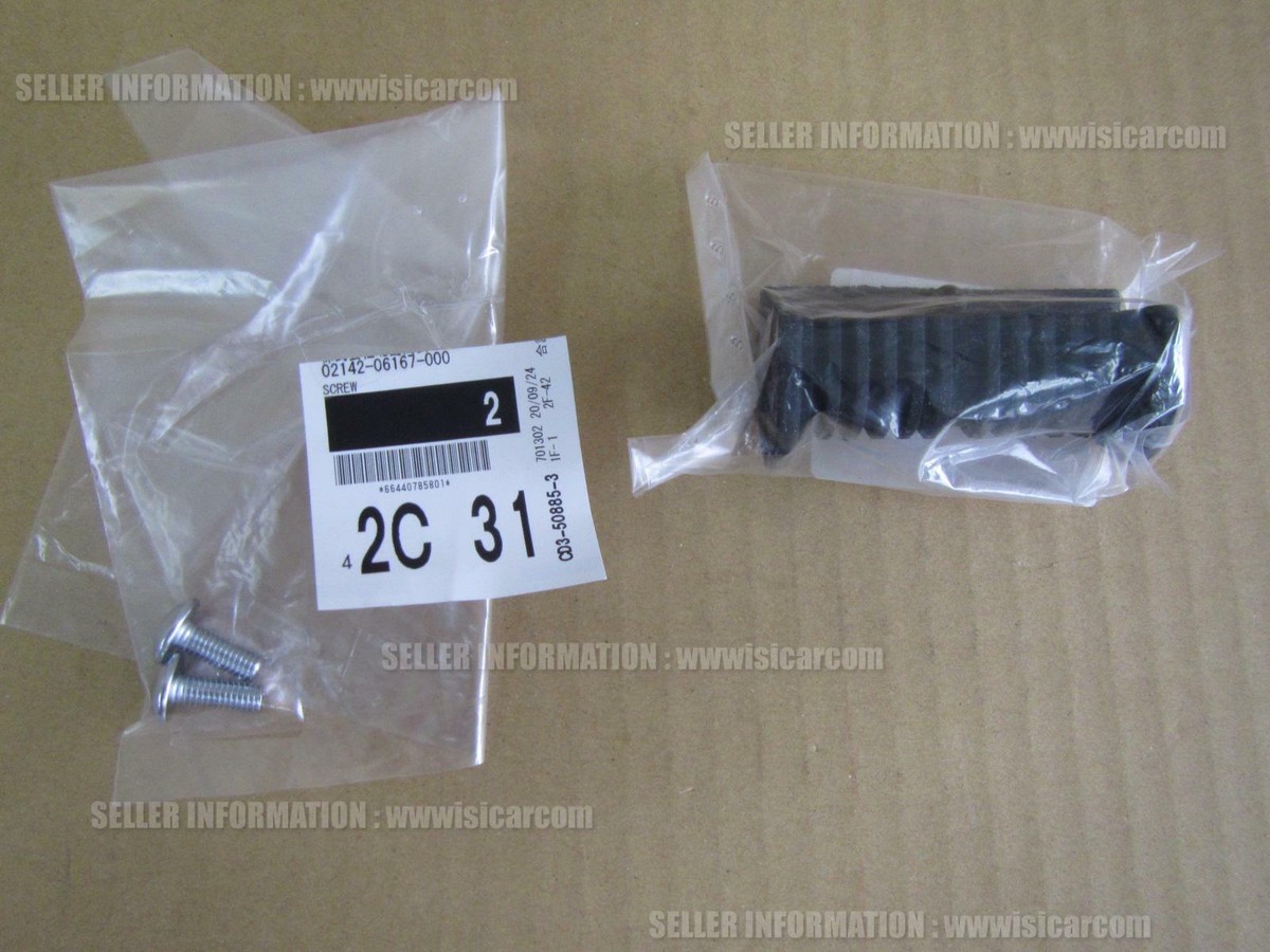 SUZUKI RGV250L-S VJ22A CUSHION AND SCREW SET 3pc FRONT OF FUEL