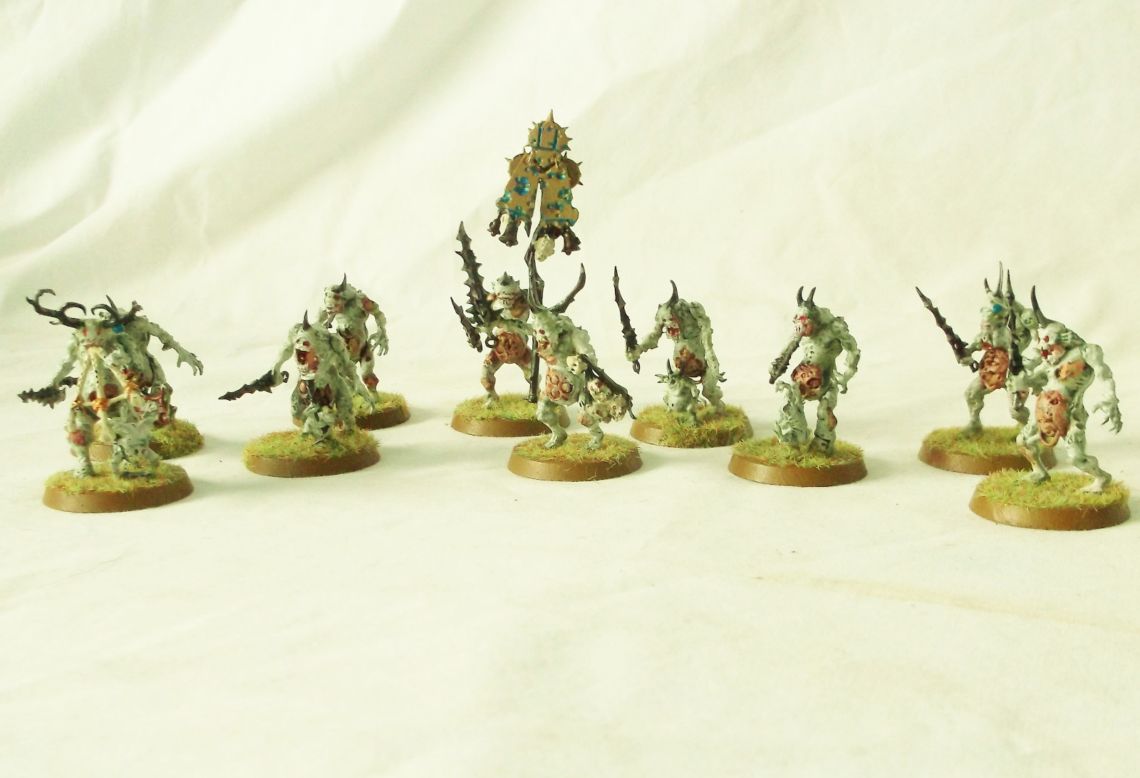 Games Workshop Warhammer AoS & 40k - Nurgle Plaguebearers - Kit De 10 Porte-Peste En Plastique
