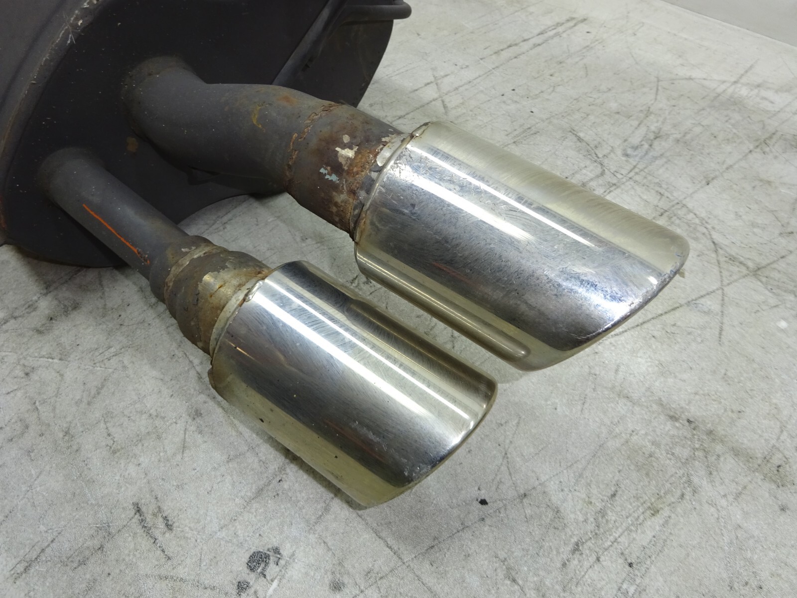 04-08 Maserati Quattroporte Rear Right Passenger Muffler W/ Tips OEM DE230162