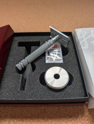 Feather AS-D2S Double Edge All Stainless Razor and Razor Stand TAS-D1 Used