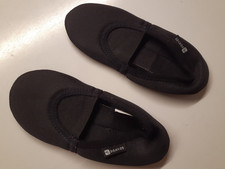 Gymnastikschuhe / Turnschläppchen DOMYOS in schwarz - ca. 19cm Länge (NEUWERTIG)