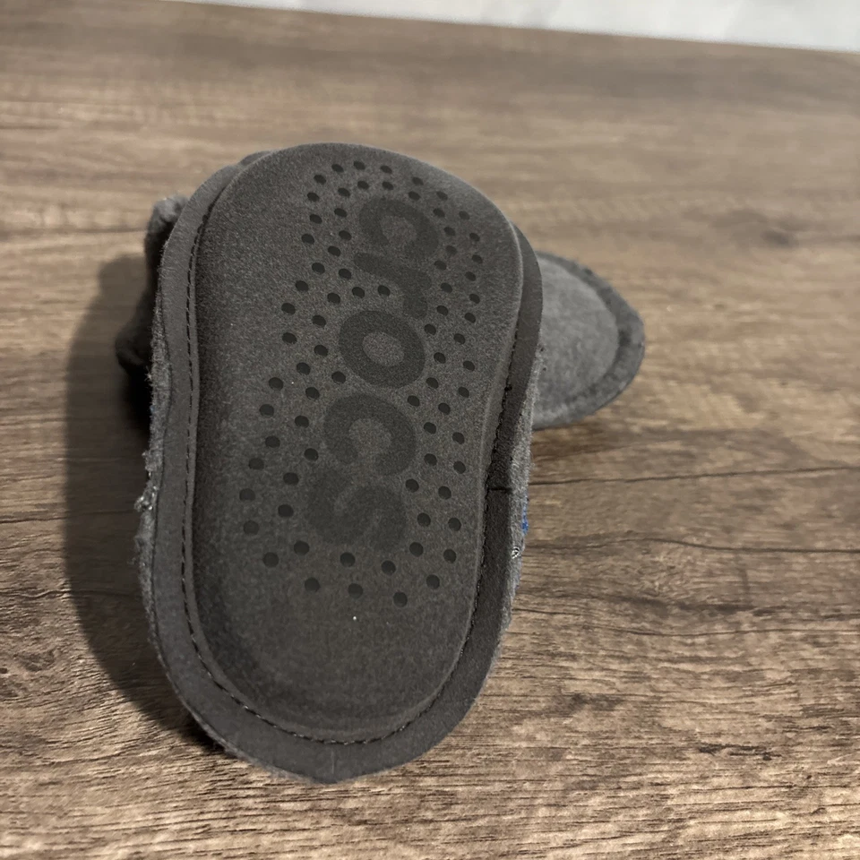 Zapatillas de fieltro gris Crocs niño talla 06 Foto 4 de 4