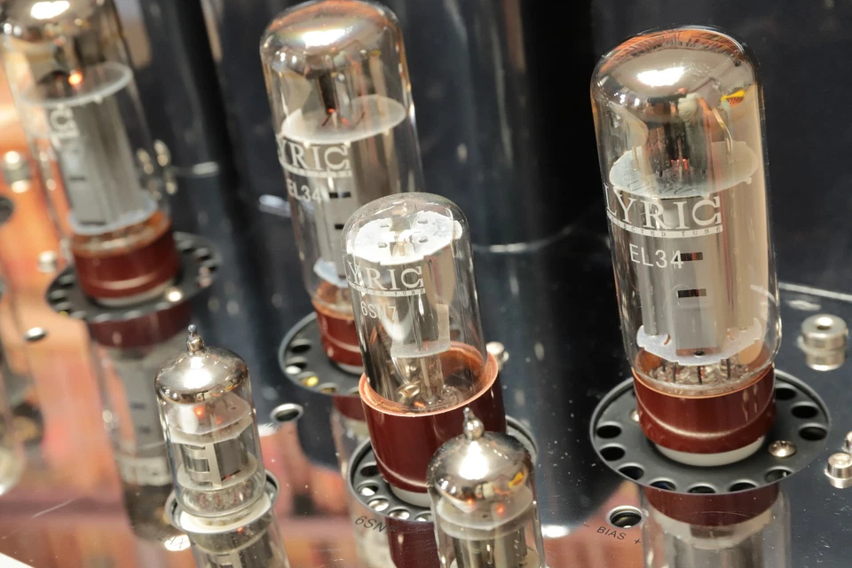 Amplificatore valvolare Cayin Lyric Ti 120 HighEnd, confezione originale! Telecomando amplificatore valvolare - Immagine 3 di 4