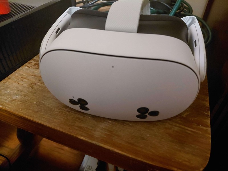 Meta Quest 3S 128GB VR Headset w Controllers White