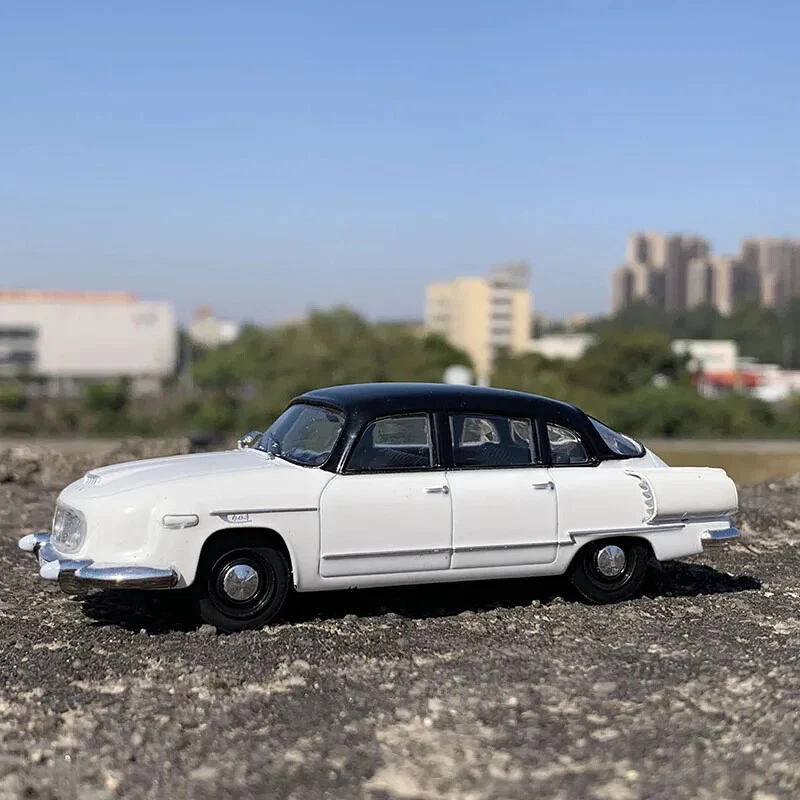 1:43 Scale Former Soviet Union TATRA 603 Classic Car Alloy Diecast Car Model - Image 3 of 4