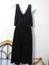 Halston nwt 8 black crocodile imprint velvet cocktail dress v-neck empire waist