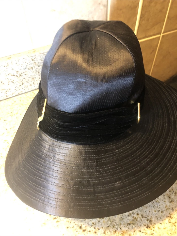 Sombrero CHARO vintage años 60 negro satinado con banda de terciopelo Foto 2 de 4