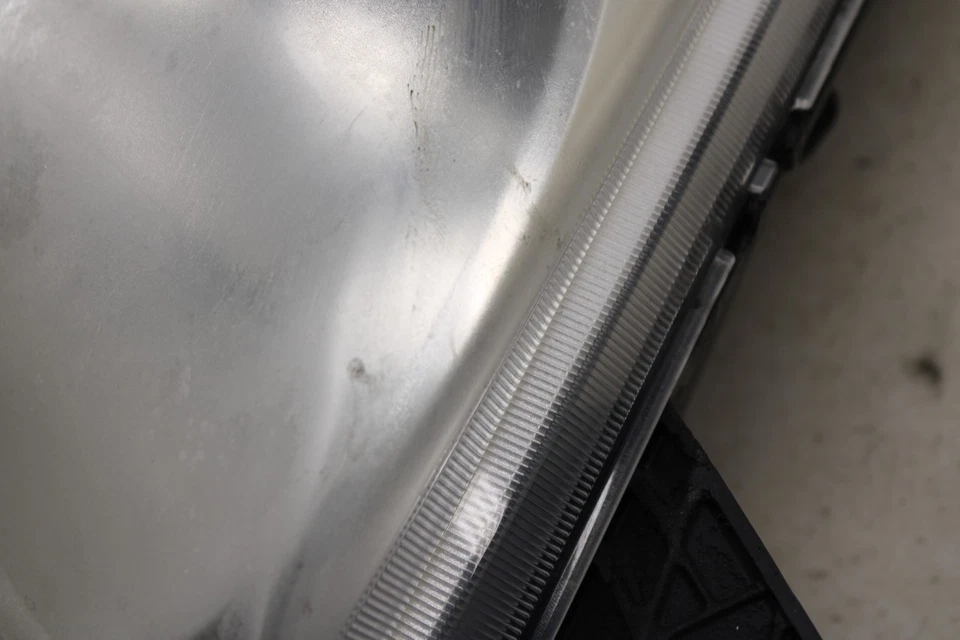 Оригинальная правая фара в сборе для Pontiac Solstice 2006–2009 годов выпуска NA10 - Изображение 3 из 4