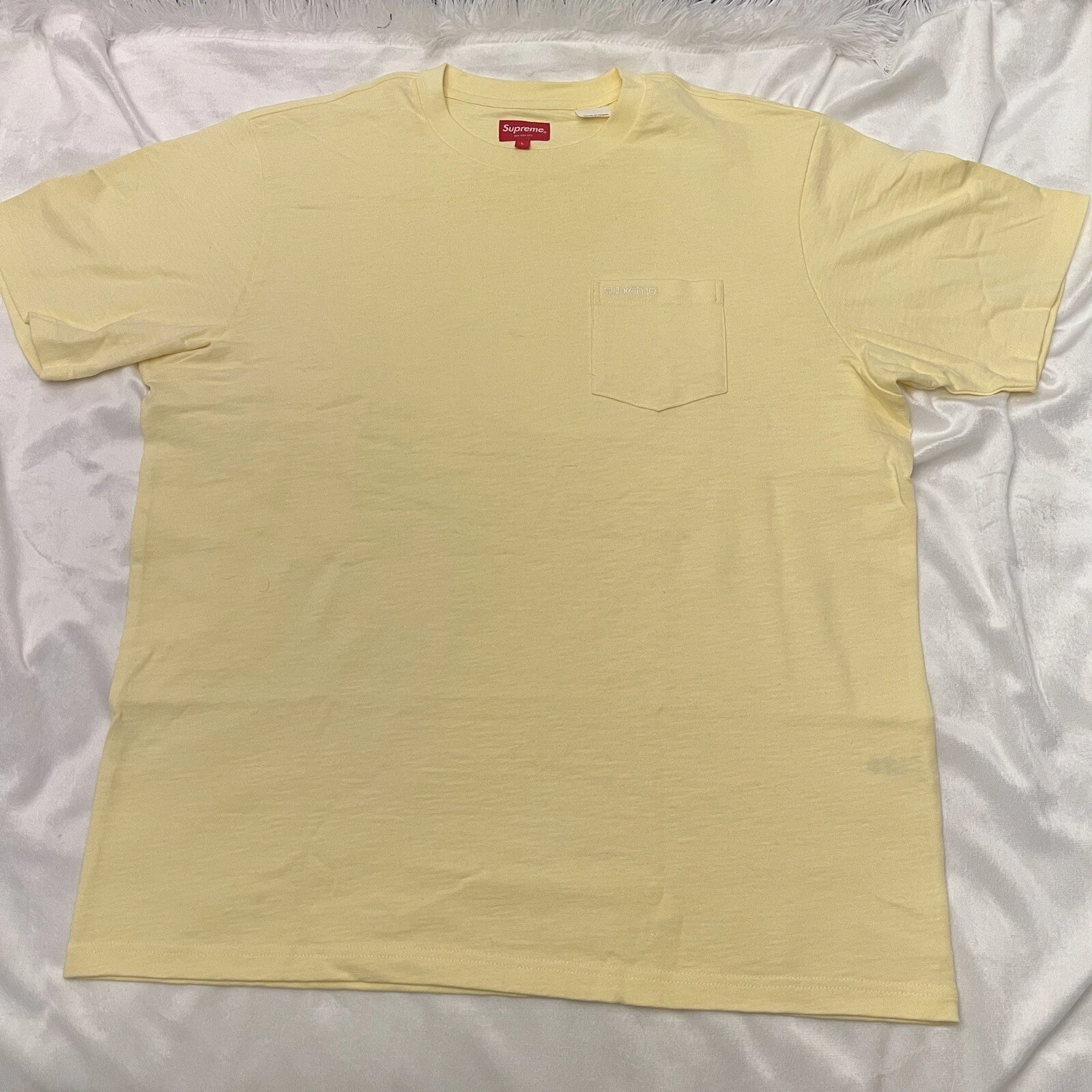Tee shirt premium Supreme S/S Pocket Red Label (FW22) jaune pâle taille grande