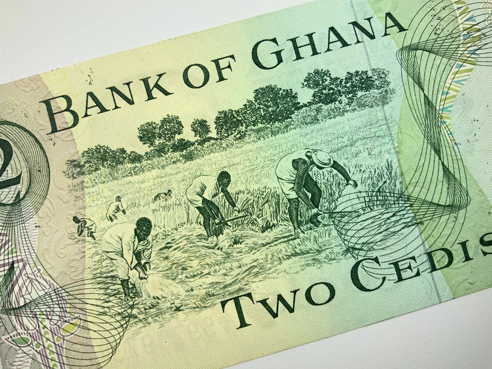 1977 Bank of Ghana Two Cedis Uncirculated Banknote 2 W017 - Image 3 of 4