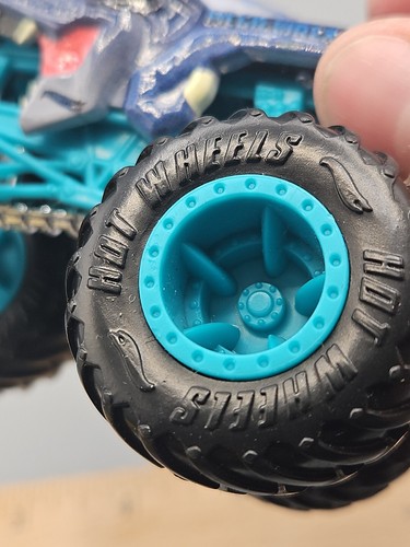 Hot Wheels Monster Jam MEGA WREX Dinosaur Monster Truck 1:64 - 第 7/9 張圖片
