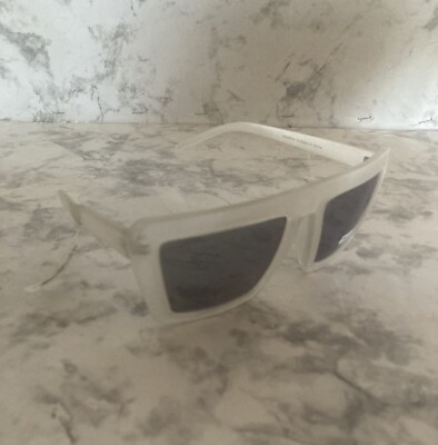 Fashion Womens Sunglasses By Hadron With Blue Lenses And Opaque White Frames NWT